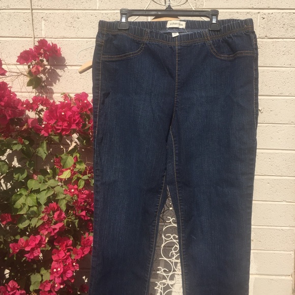 St. John’s Bay Women’s stretchy Jean - Picture 3 of 4